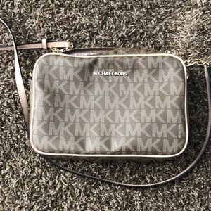 MICHAEL KORS jet set crossbody purse